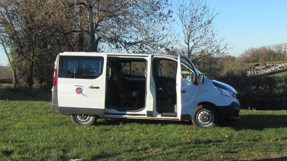 Location de mini bus sans chauffeur Ruban Bleu Autocars
